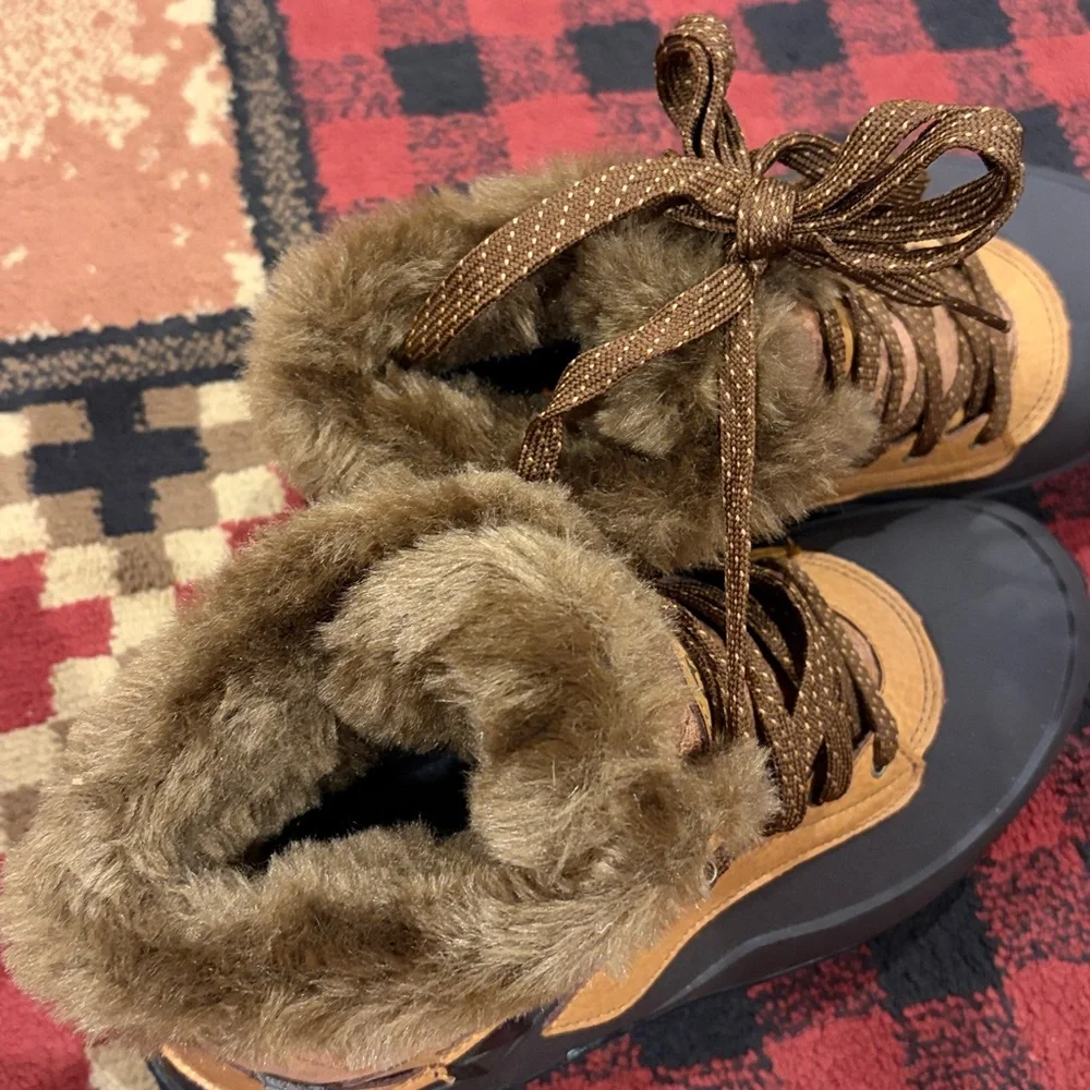 Womens merrell aurora 6+ ice winter boot with vibram soles and faux fur